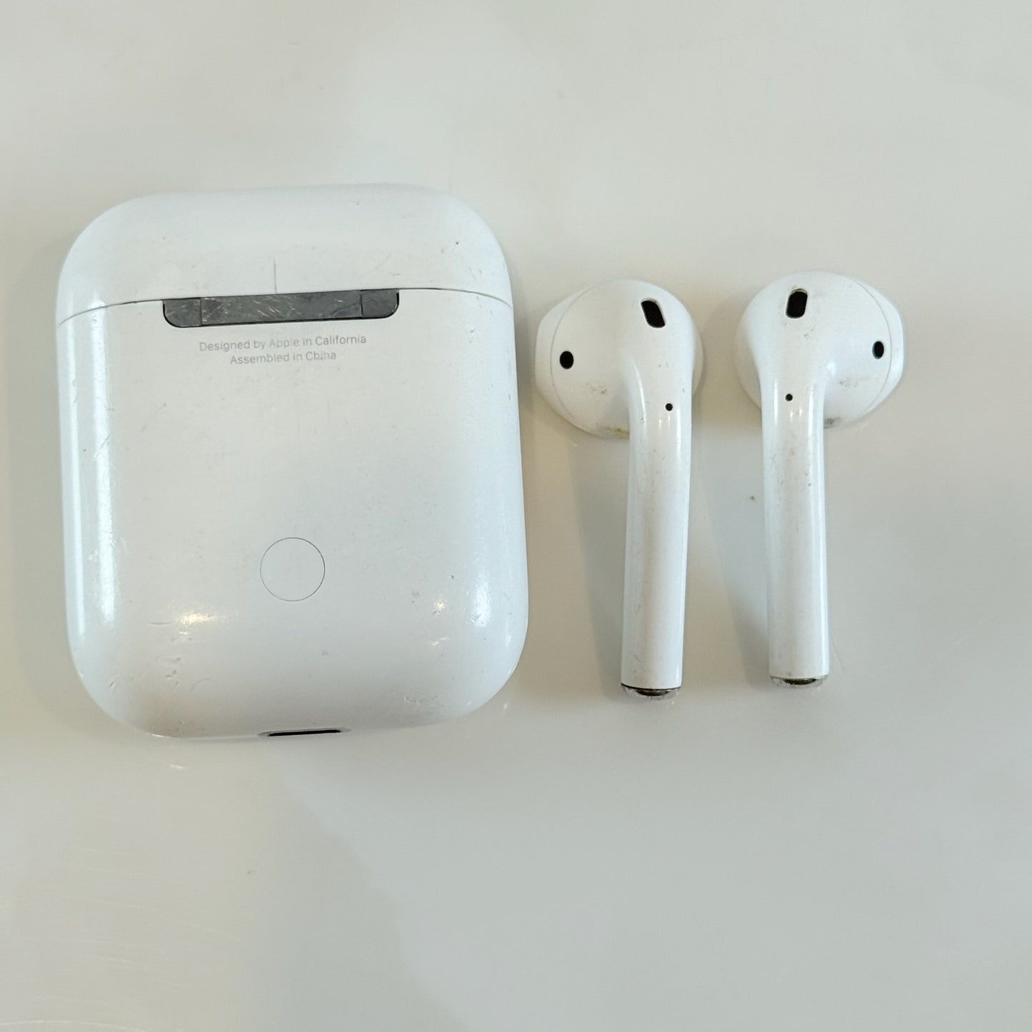 AirPods 第2世代 A1602 ワイヤレスイヤホン Lightning 2019年 ケース付 両耳 動作品 ホワイト