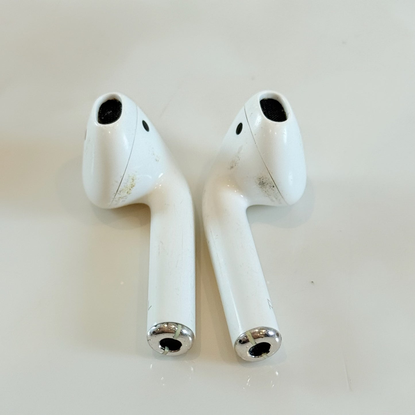 AirPods 第2世代 A1602 ワイヤレスイヤホン Lightning 2019年 ケース付 両耳 動作品 ホワイト