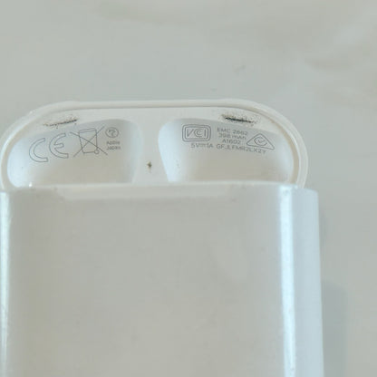AirPods 第2世代 A1602 ワイヤレスイヤホン Lightning 2019年 ケース付 両耳 動作品 ホワイト