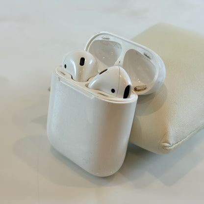 AirPods 第2世代 A1602 ワイヤレスイヤホン Lightning 2019年 ケース付 両耳 動作品 ホワイト