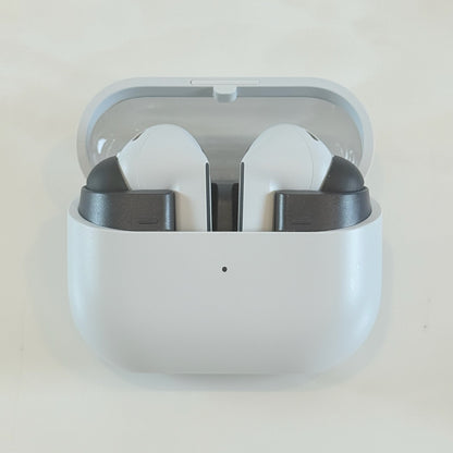 Galaxy Buds3 FE ワイヤレスイヤホン グレー カナル型 Type-C 本体のみ 動作品 2024年モデル