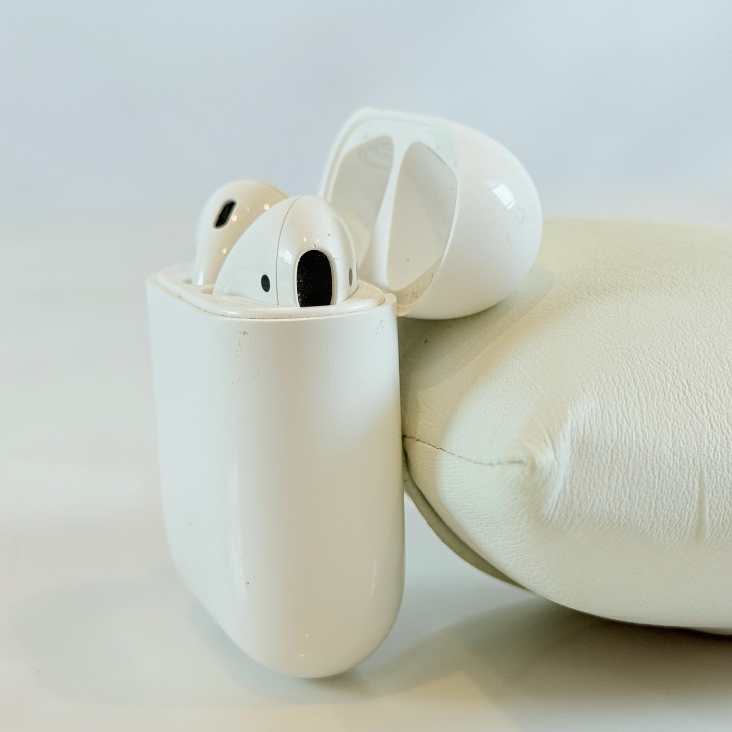 AirPods 第2世代 A1602 A2032 A2031 Lightning ワイヤレスイヤホン 本体 ケース付 両耳 動作品 2019年モデル