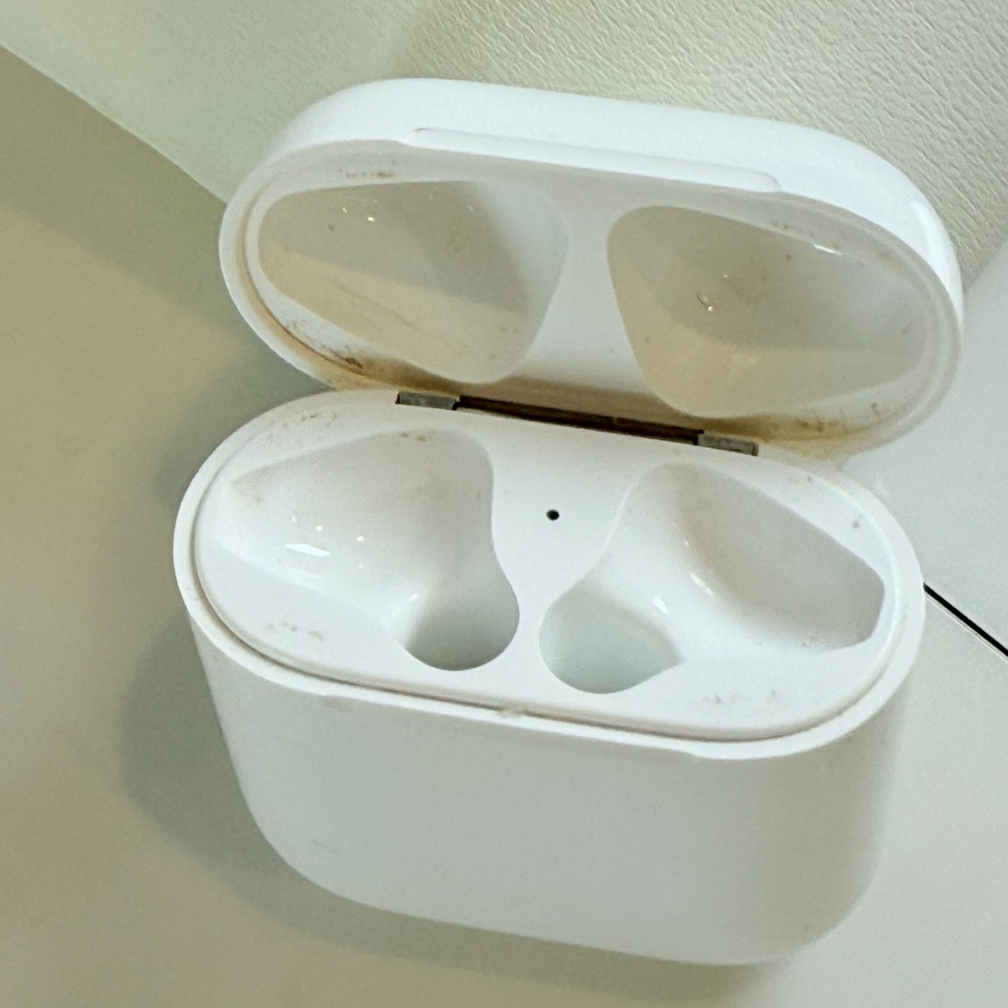 AirPods 第2世代 A1602 A2032 A2031 Lightning ワイヤレスイヤホン 本体 ケース付 両耳 動作品 2019年モデル