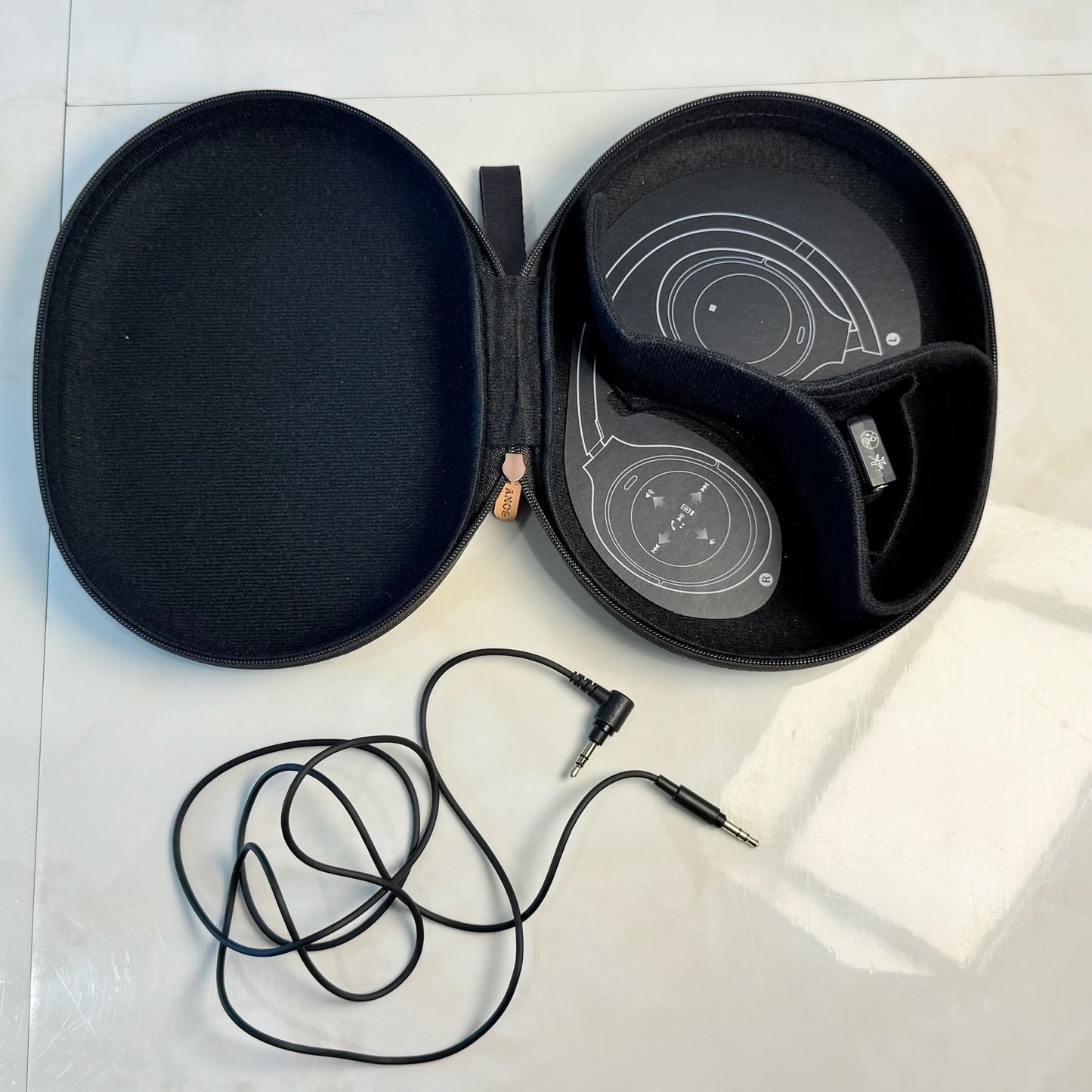 SONY ソニー WH-1000XM4 ブラック ワイヤレスヘッドホン ノイズキャンセリング Bluetooth Type-C ハードケース付 完動品